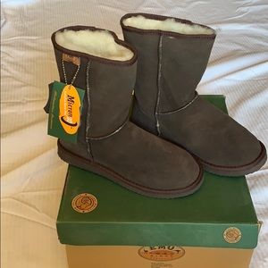 Emu ridge sheepskin boots new with box never worn